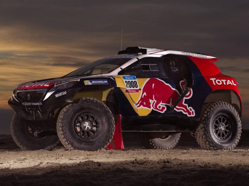 Ecco la 2008 DKR nei colori ufficiali con cui la Peugeot parteciper alla prossima edizione della Dakar che scatta il 4 gennaio 2015 da Buenos Aires. 